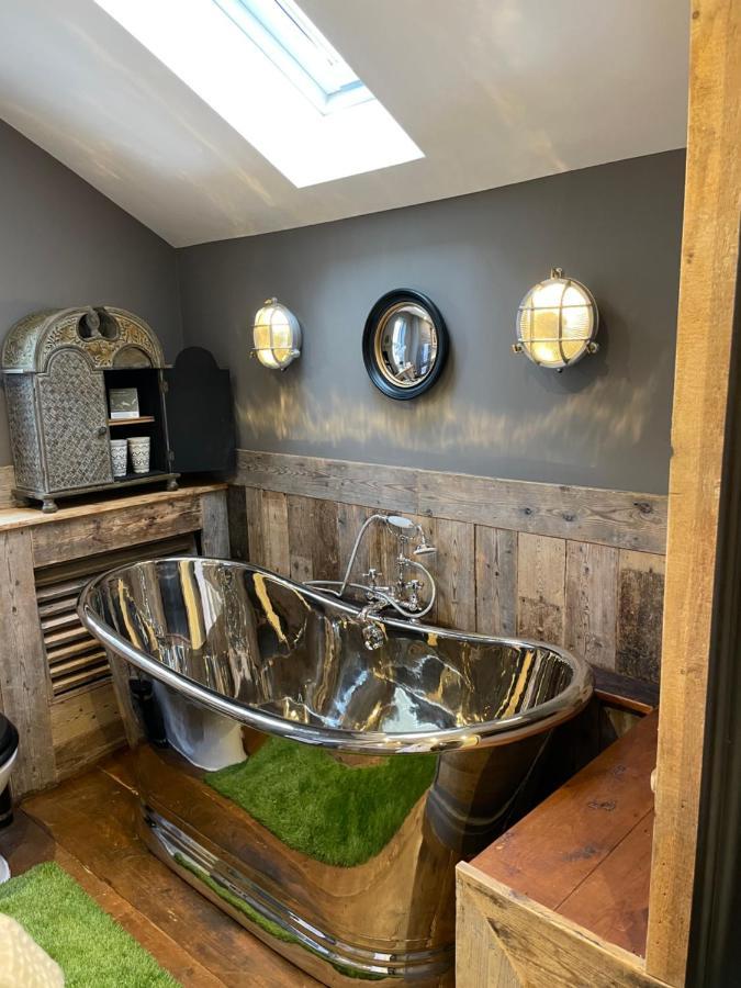 The Cocktail Lounge At Cheshire Boutique Bathhouse Apartamento Nantwich Exterior foto
